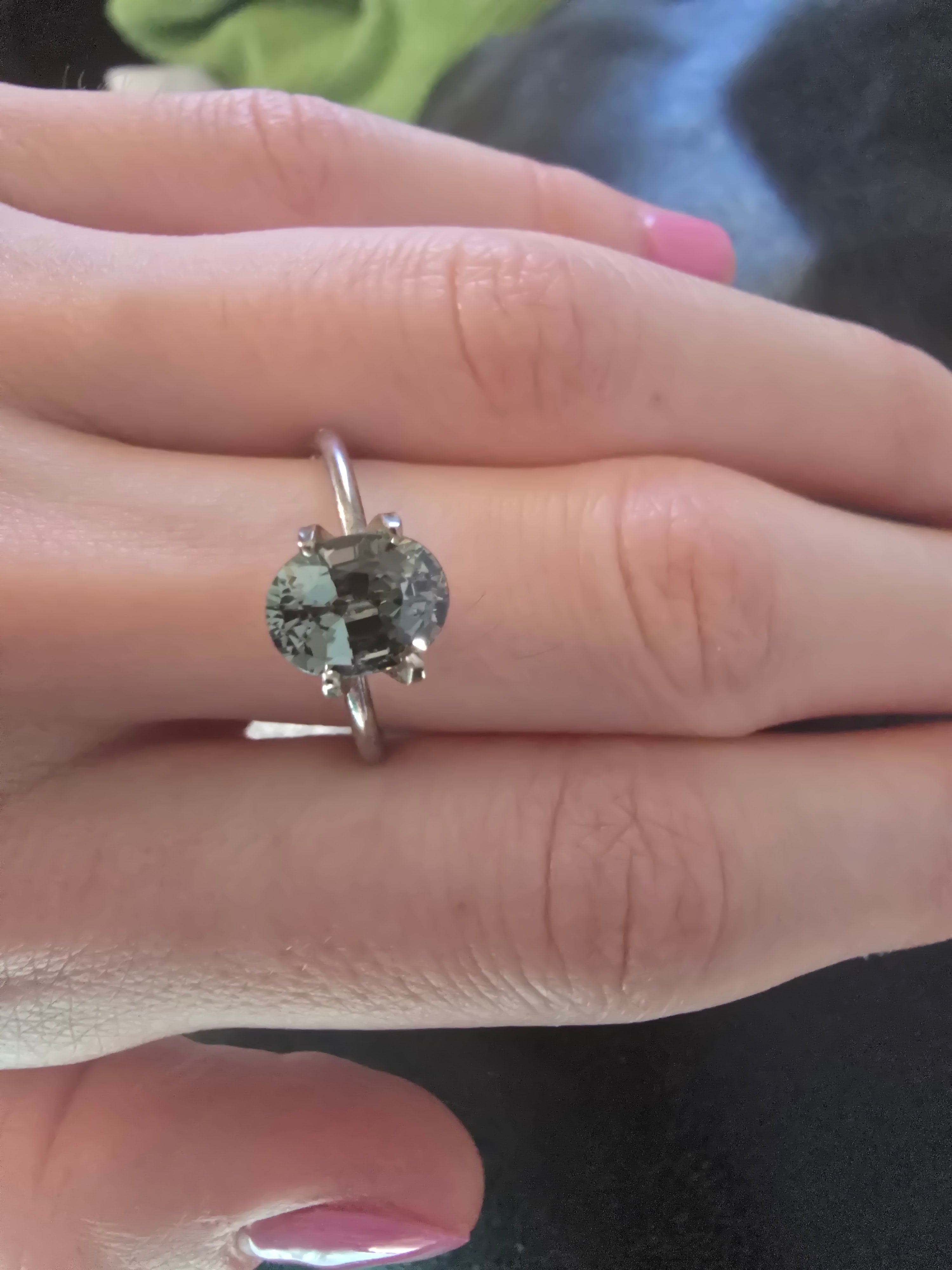 Green Australian Sapphire 1.52ct Oval — Natural — Ministry of Gems