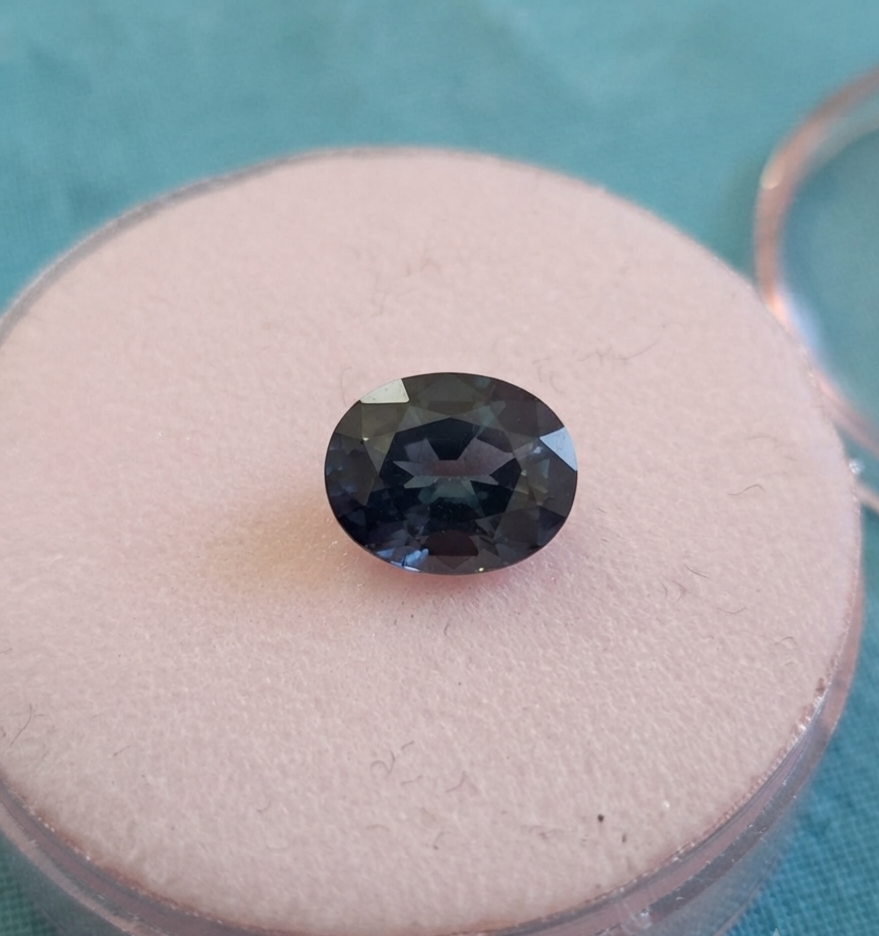 Green-Yellow Australian Sapphire 1.28ct Oval