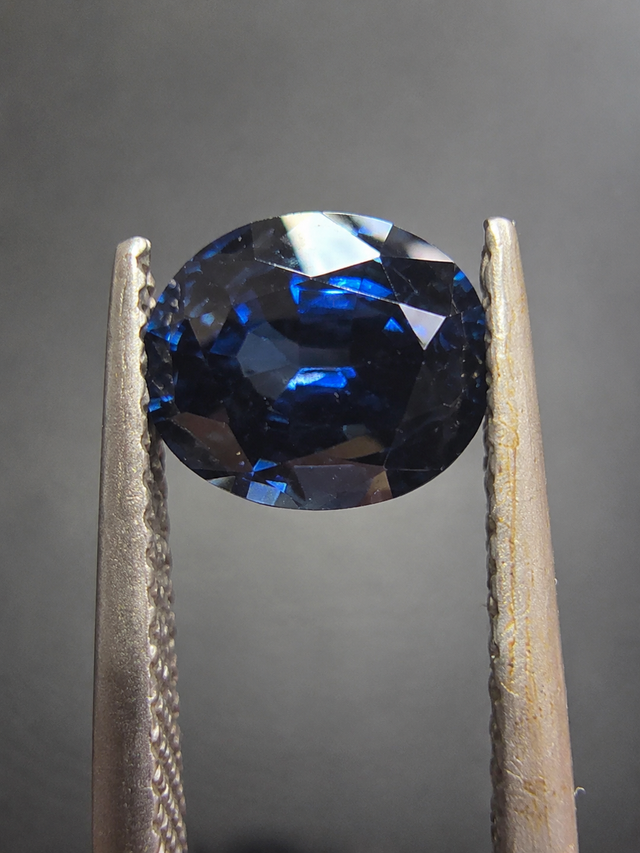 Identification photograph — Australian Blue Sapphire 1.63 cts OV, Stone ID 12149