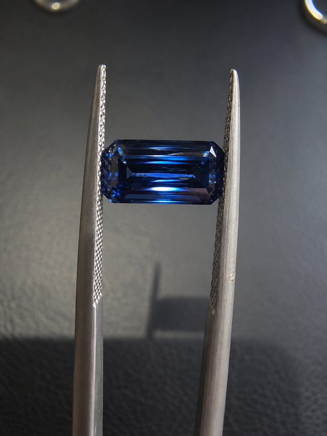 Identification photograph — Australian Blue Sapphire 3.06 cts, Stone ID 10976