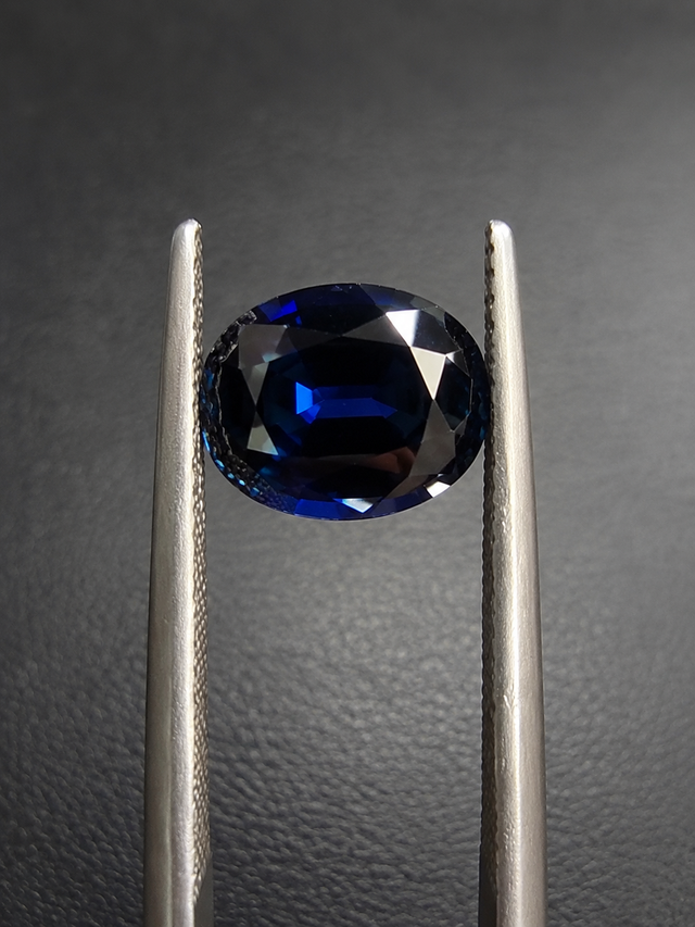 Identification photograph — Australian Sapphire 2.04 cts OV, Stone ID 12225