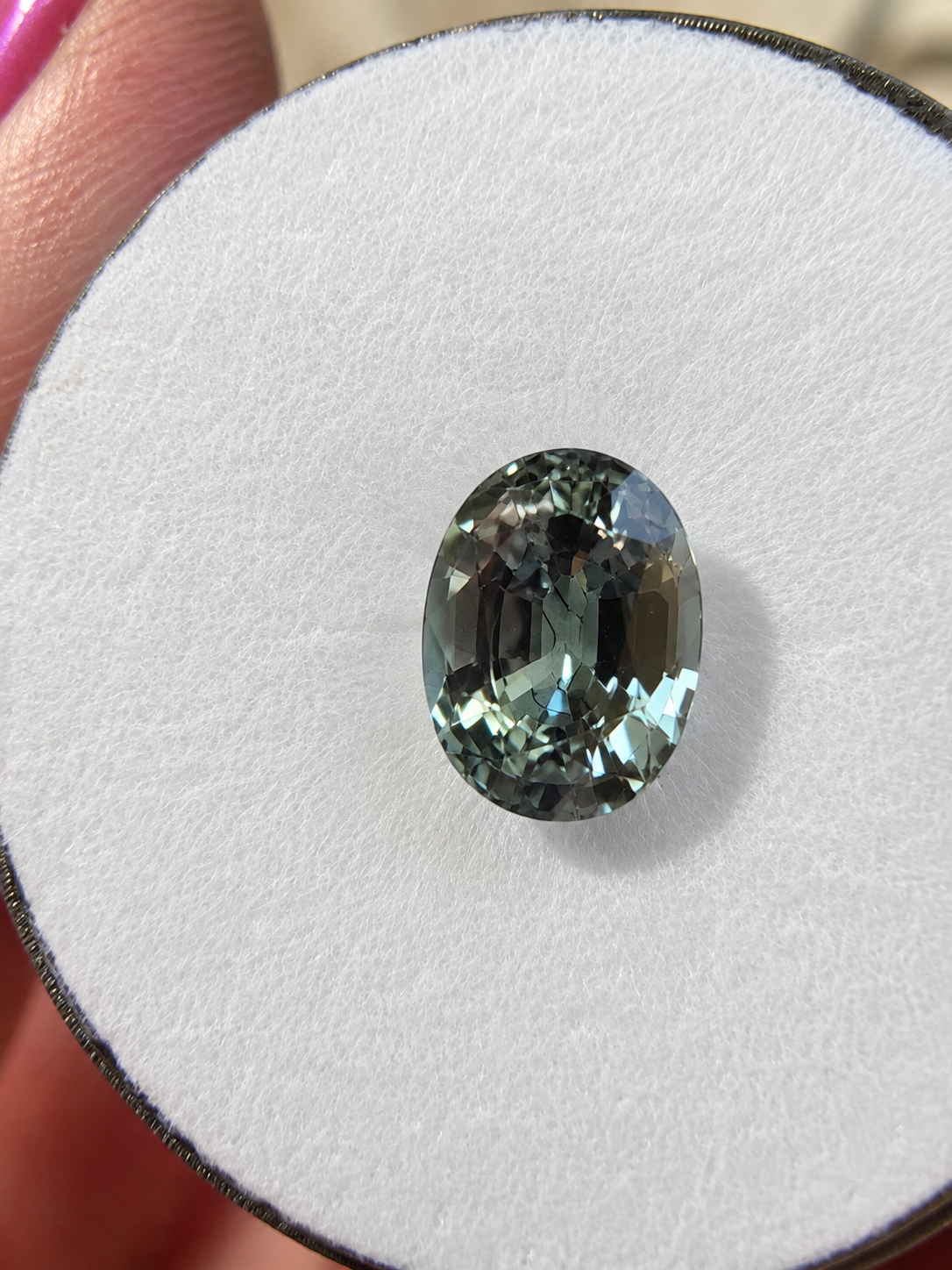 Green Australian Sapphire 1.52ct Oval — Natural
