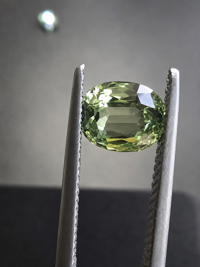 Identification photograph — Australian Sapphire Pair 2.7 cts, Stone ID 80247