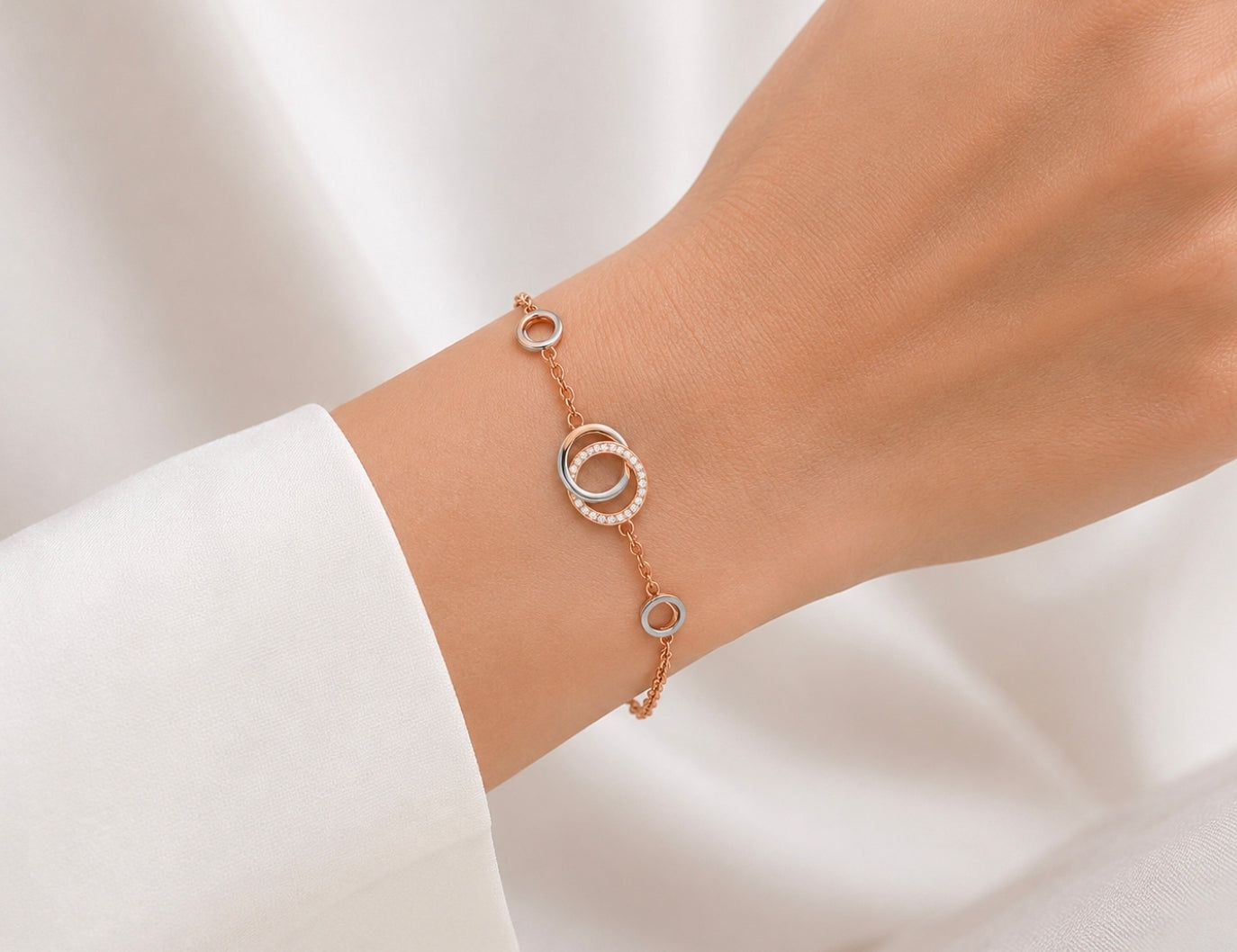 Fusion — Interlocking Circles Diamond Bracelet — Ministry of Gems