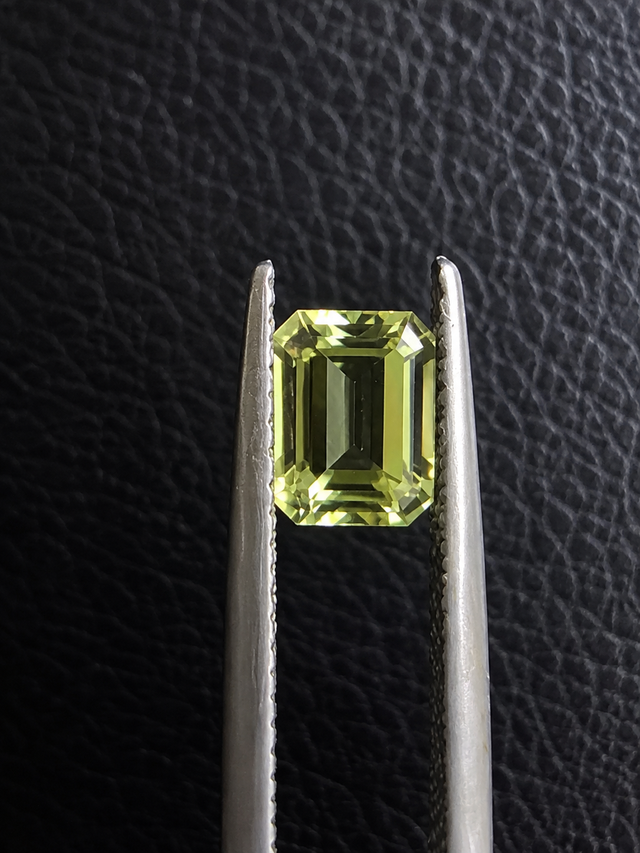 Identification photograph — Yellow Australian Sapphire 0.84ct, Stone ID 12323